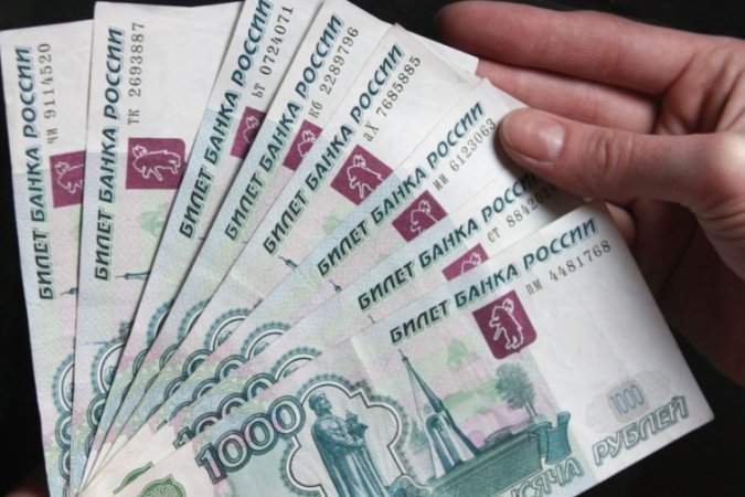 Средние размеры зарплат россиян будут продолжать снижаться